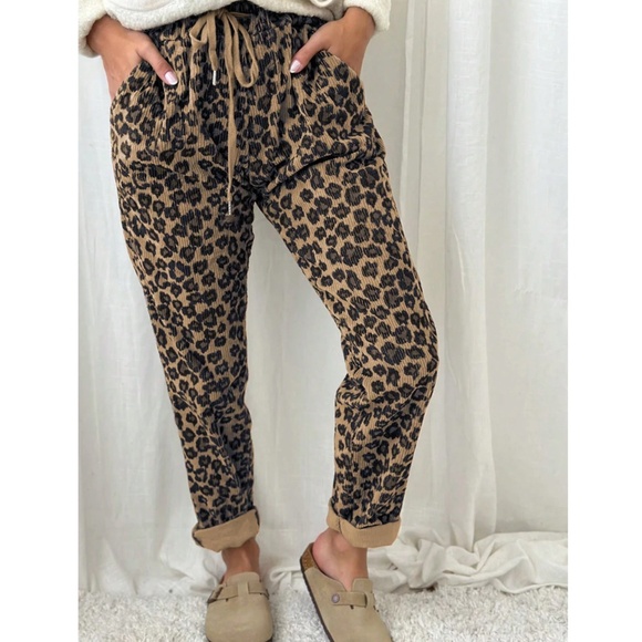 Cozy Leopard Print Stretchy Waist Pockets Jogger Pants - Picture 2 of 5